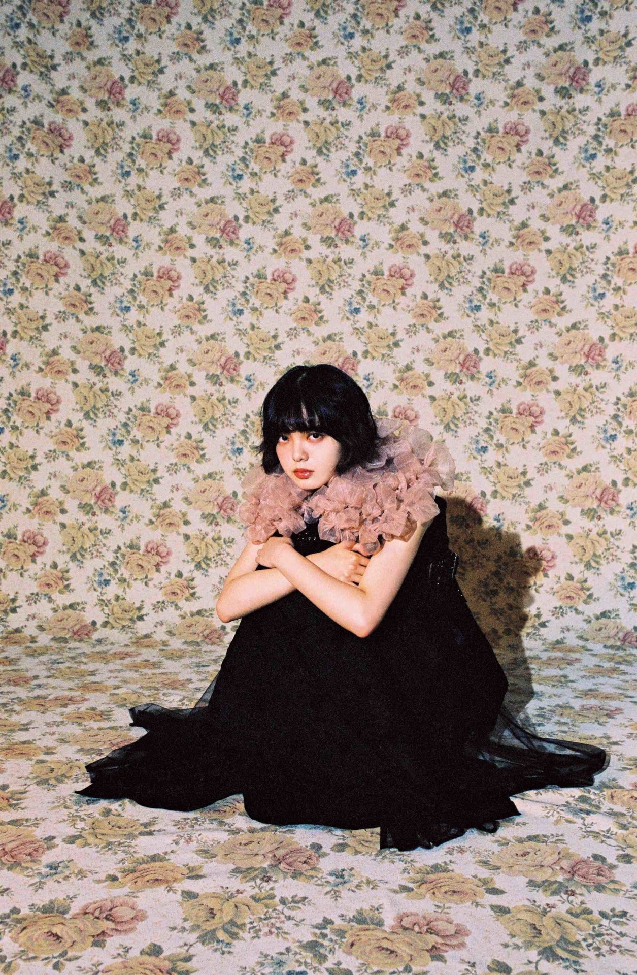 欅坂46平手友梨奈「GINZA」初登場でピンクの服をキュートに着こなす