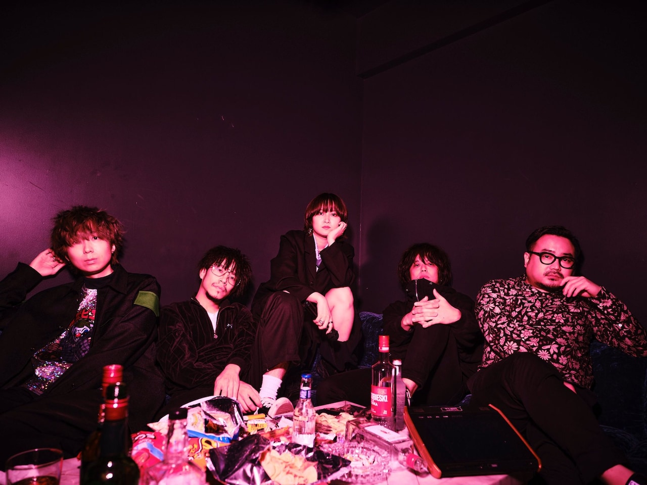 ラランドのサーヤによるバンド・礼賛のメンバーが明らかに、川谷絵音や