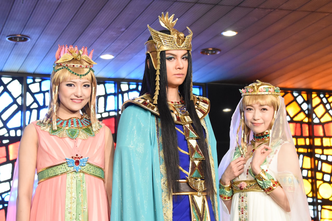 ミュージカル「王家の紋章」出演者。左からキャロル役の宮澤佐江