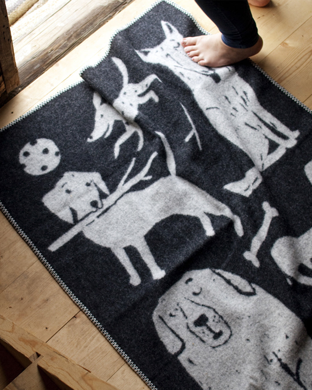 LAPUAN KANKURIT | KOIRAPUISTO ウールブランケット（90x130cm）