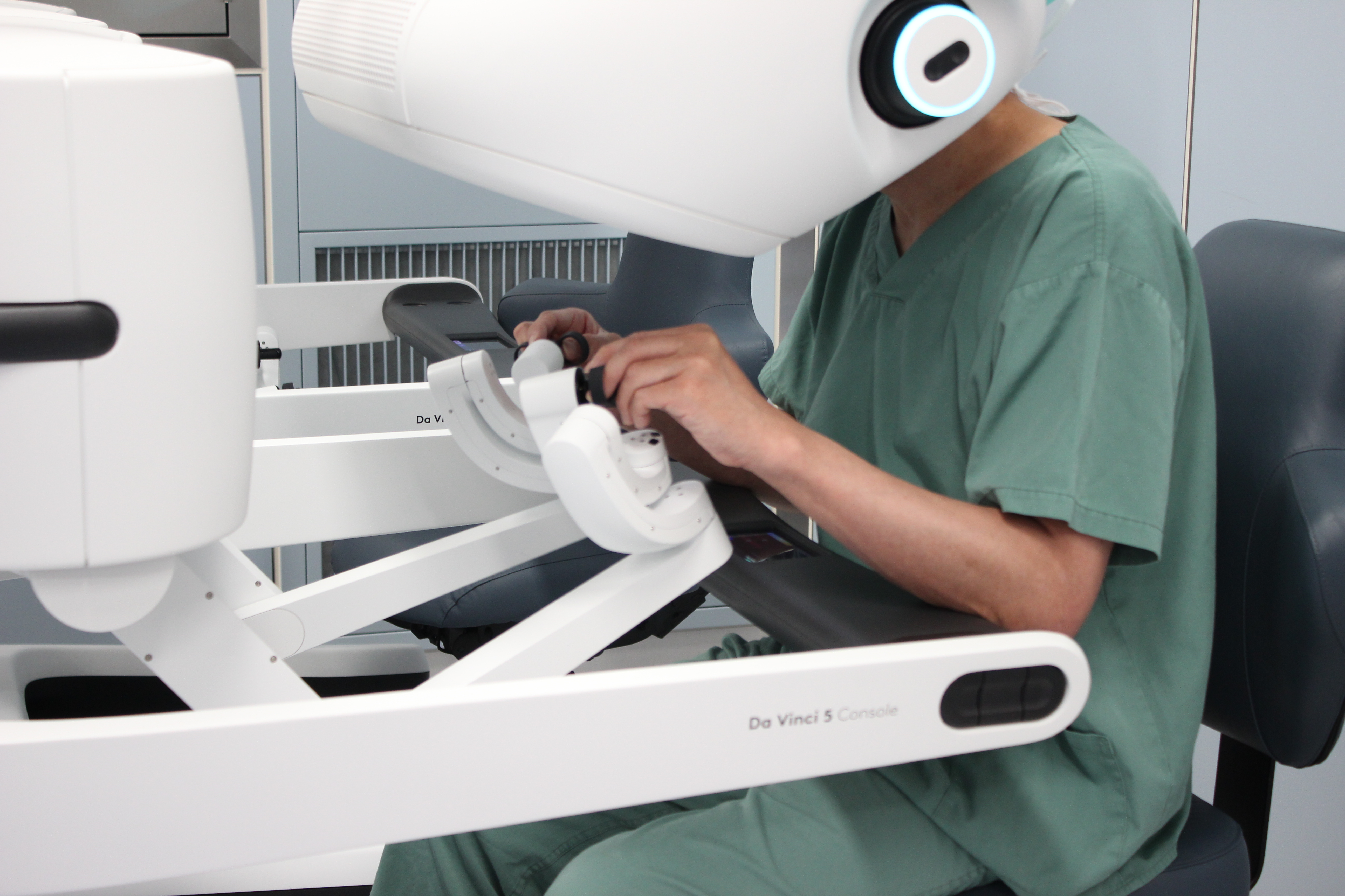 国内初となる最新手術支援ロボット「ダビンチ5」を用いた胃がん手術