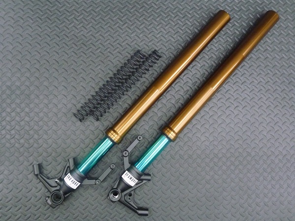 Z900RSフロントフォークのMEチタンコートチューニングによる