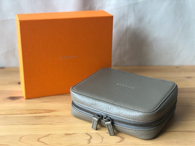 ガジェットもオシャレに持ち運びたい！本格レザーのガジェットポーチ