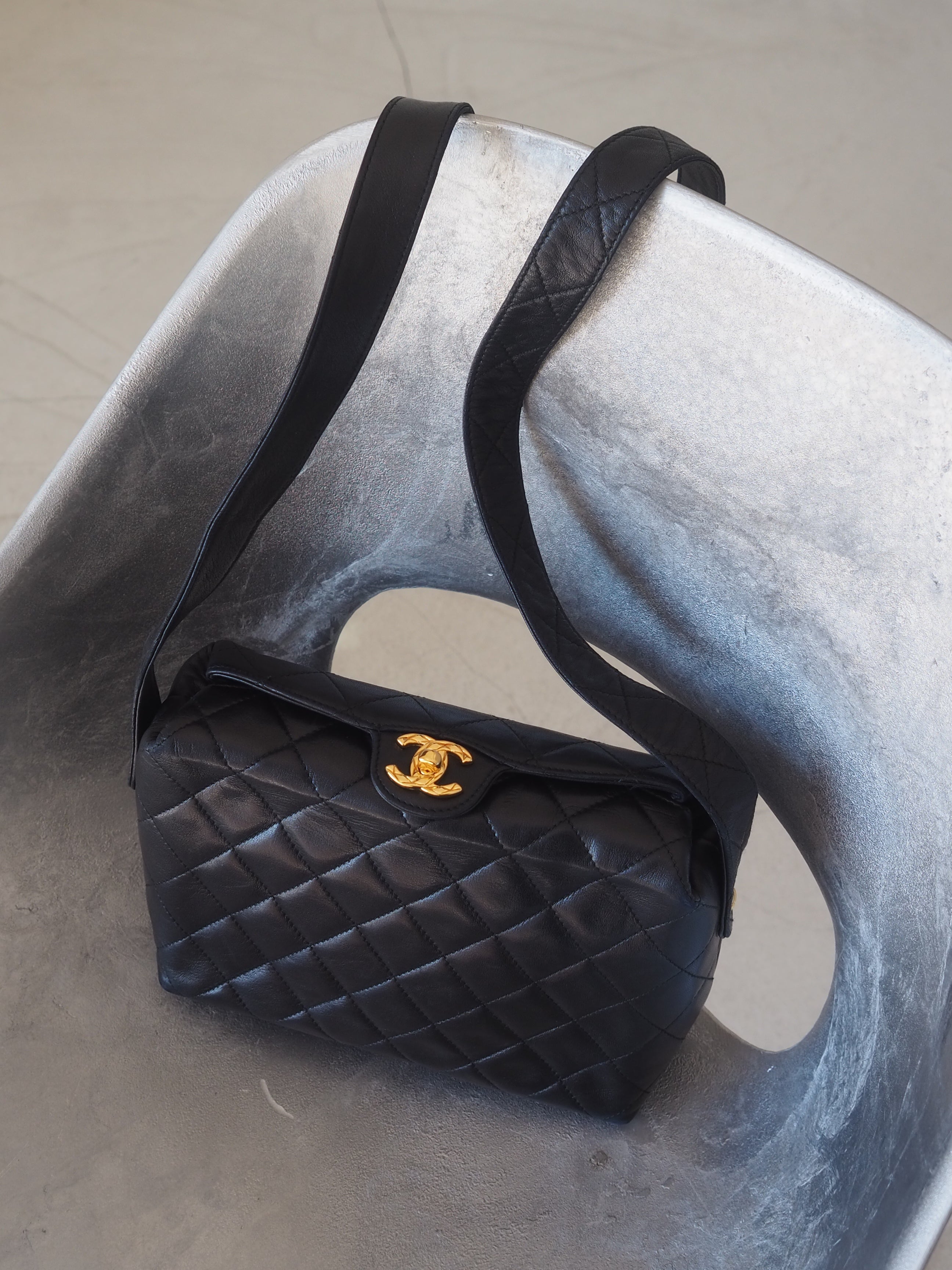 CHANEL ヴィンテージ シャネル ココマーク ショルダーバッグ ブラック