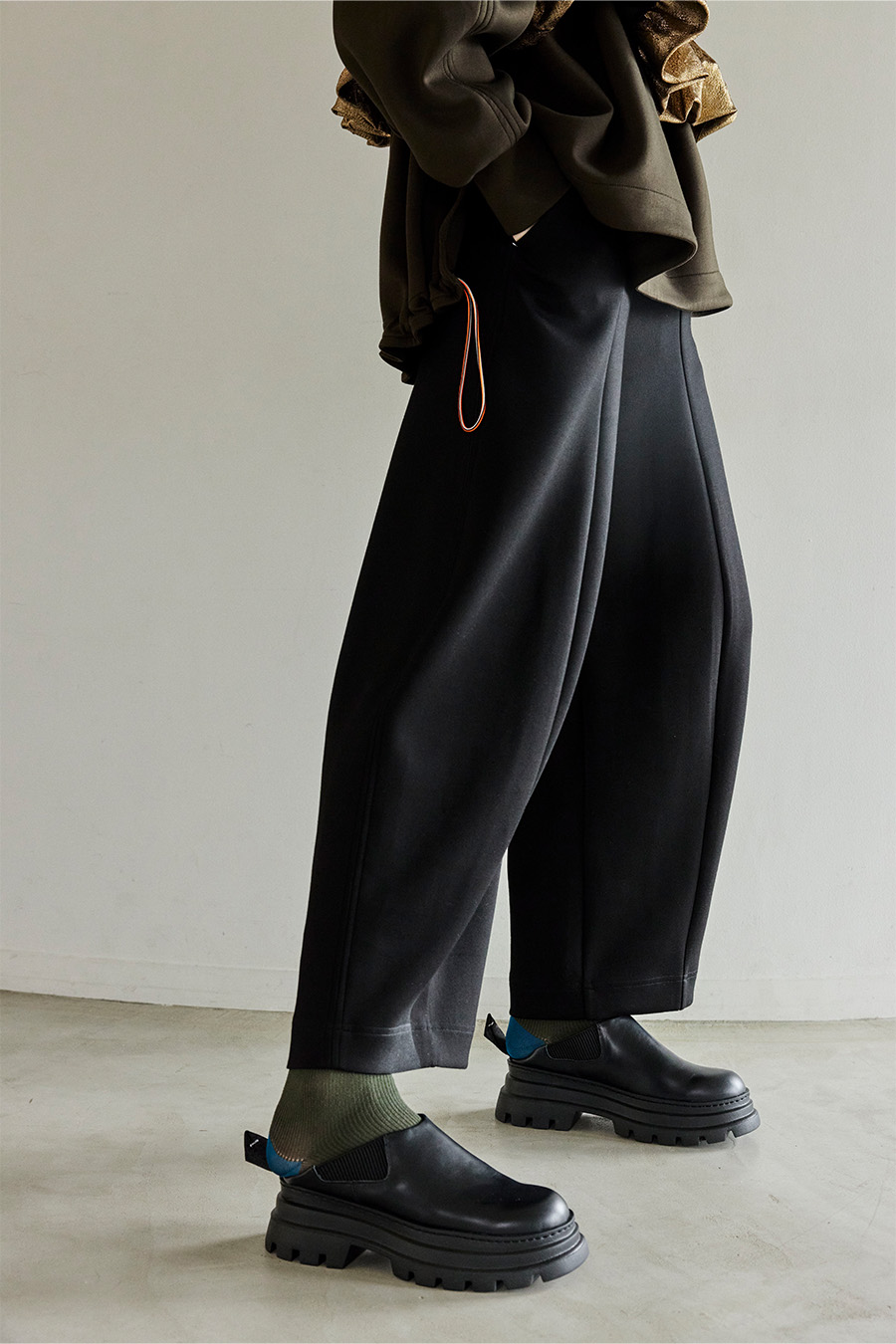 OMMO ONLINE STORE / VOLUME HEAD SABOT BOOTS