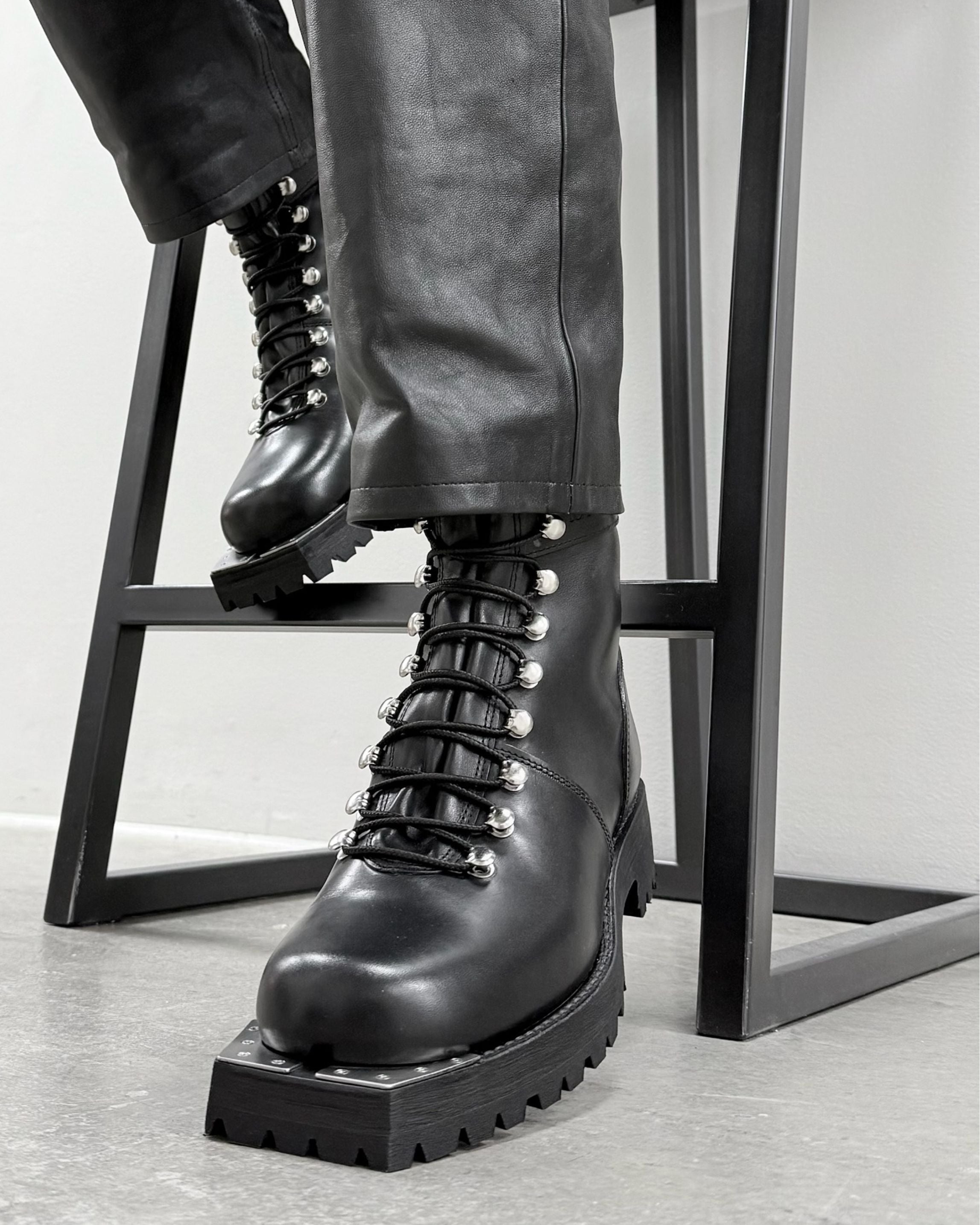 METAL TOE COMBAT BOOTS