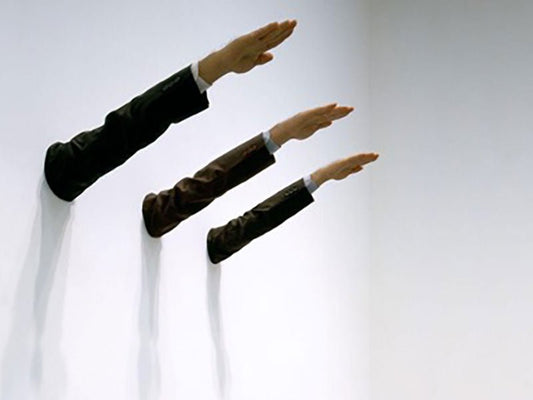 MaurizioCattelan_AveMaria_thum