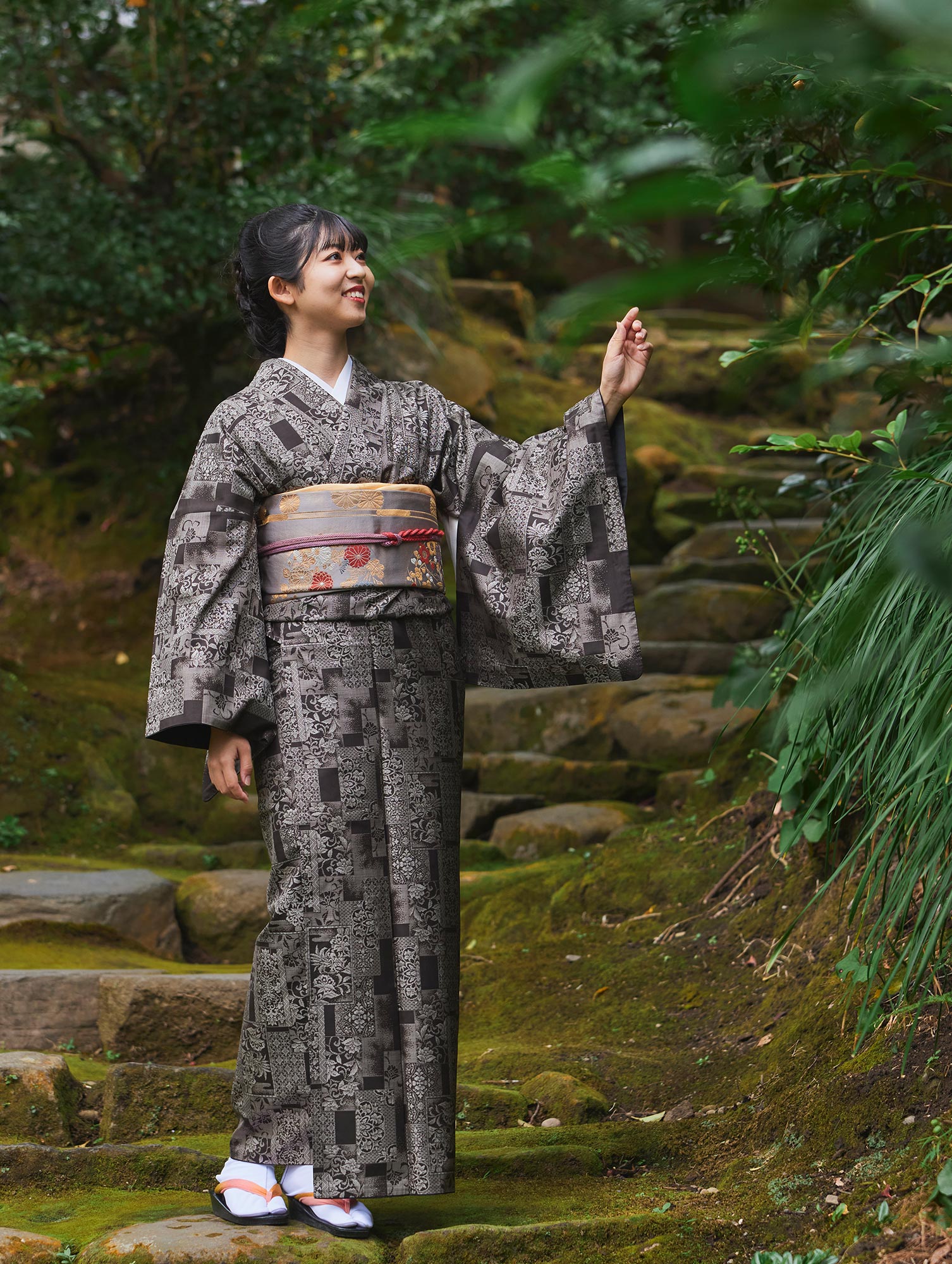 泥染大島紬 | 大島紬製品のご紹介 | 本場大島紬織物協同組合