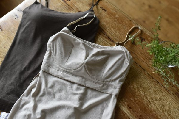 贅沢とろみのカップ付きキャミソール – OURHOME