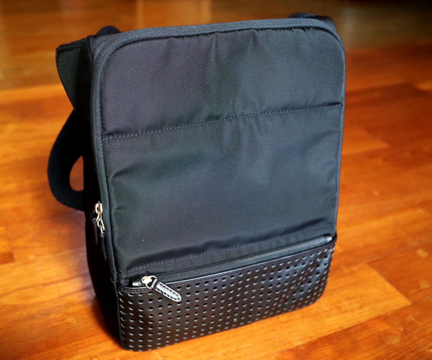 ひらくPCバッグmini 」6年利用で再レビュー、ガジェットの携帯に一番