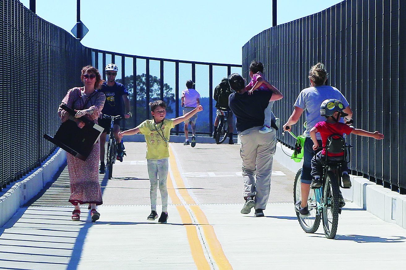 Long-awaited pedestrian bridge opens over Highway 1 | The