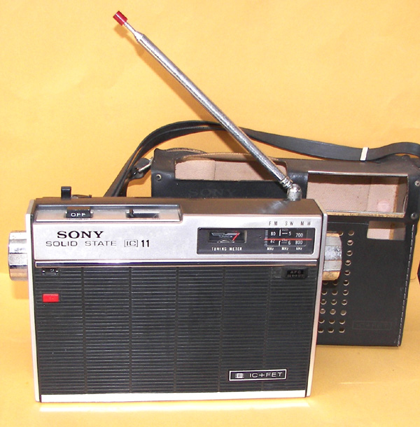 ソニー MODEL ICF-110 FM/SW/MW 3BAND RADIO 1969年型 黒革ケース付