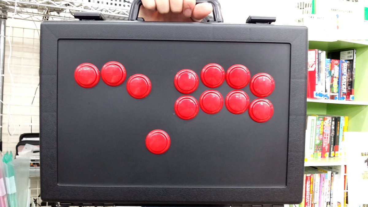 レバーを廃し、その他全てボタンに置き換えた レバーレス