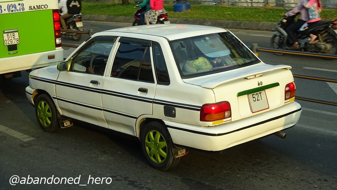 ベトナムで出会ったクルマ達その52 KIA PRIDE 良い写真が残せませんで