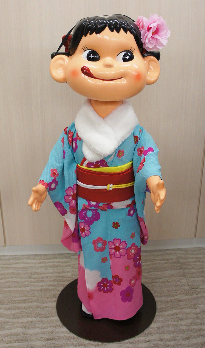 店頭ペコちゃん着物着用中👘🎶 11月16日（金）からはクリスマスの衣装