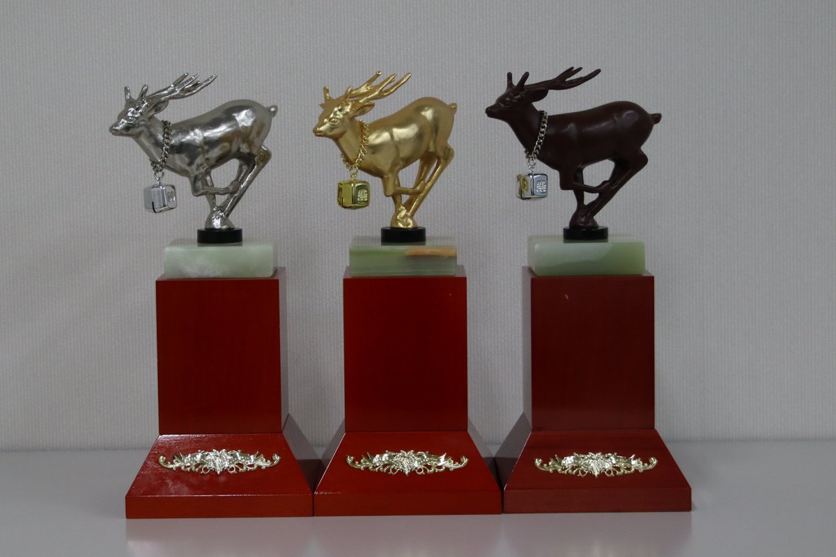 先日、金のスズシカを紹介したので、その仲間である銀・銅のスズシカ