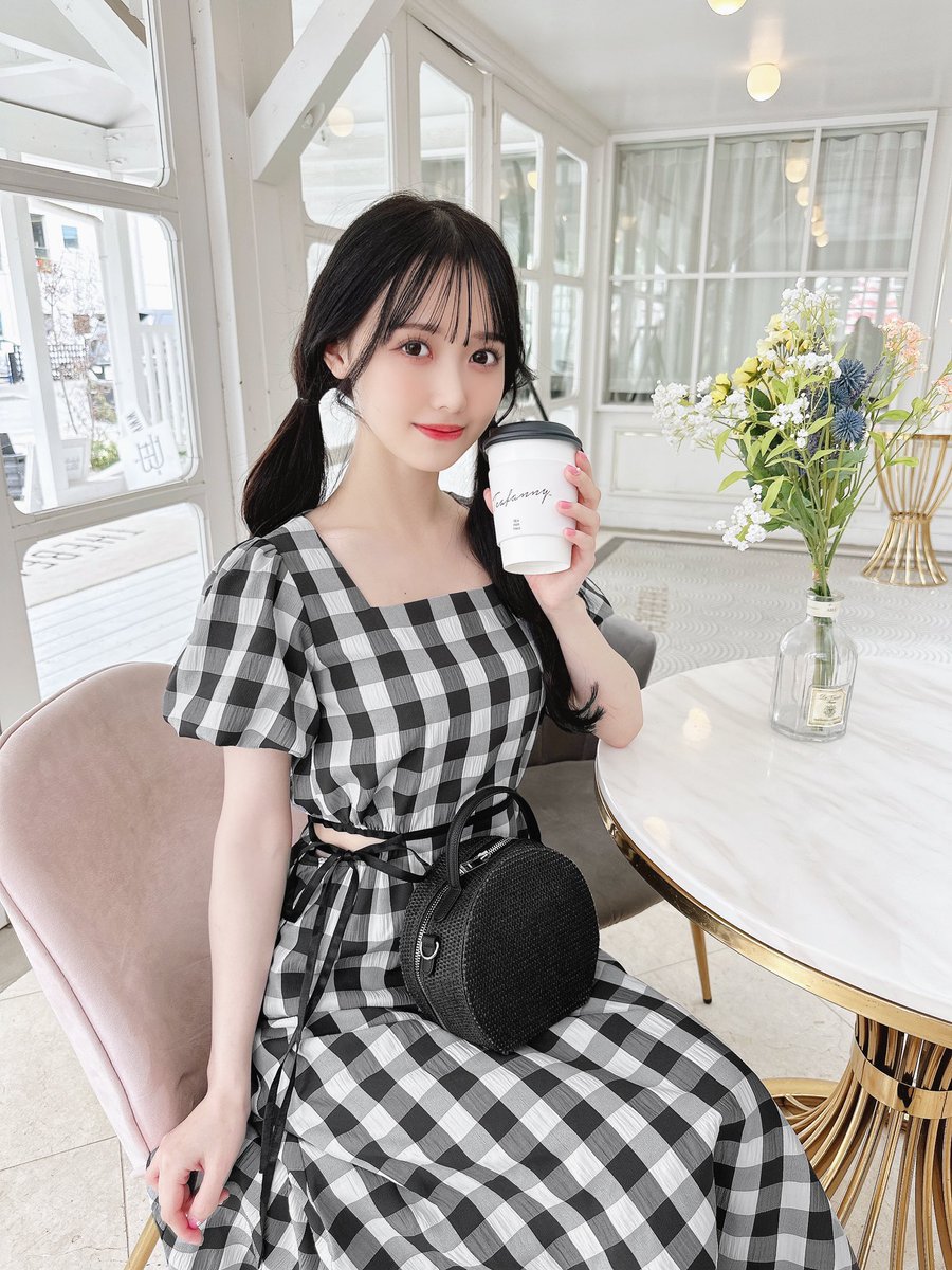 先週再入荷したブロックチェックワンピース👼🏻🤍サイドのヘルシーな肌