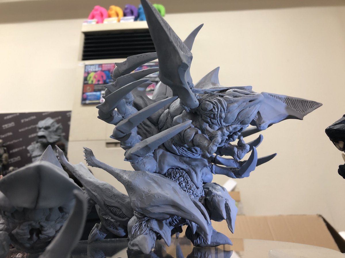 続いてデフォリアルからレギオンが登場！ 発売済みのガメラ(1996)と