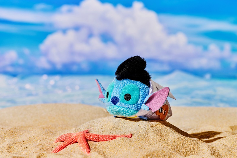 リロ＆スティッチ』公開20周年を記念してエルヴィス・プレスリーに扮