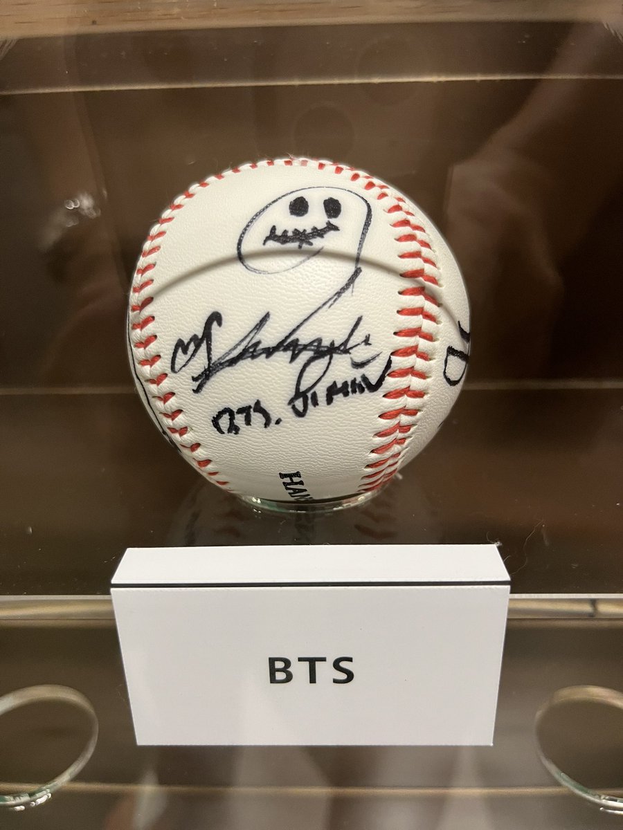 甲子園球場に始球式に来てくれた時のサインボール⚾️ 今日現在も