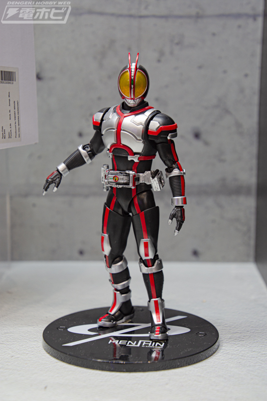 仮面ライダー555 S.H.Figuarts（真骨彫製法） × HENSHIN by KAMEN