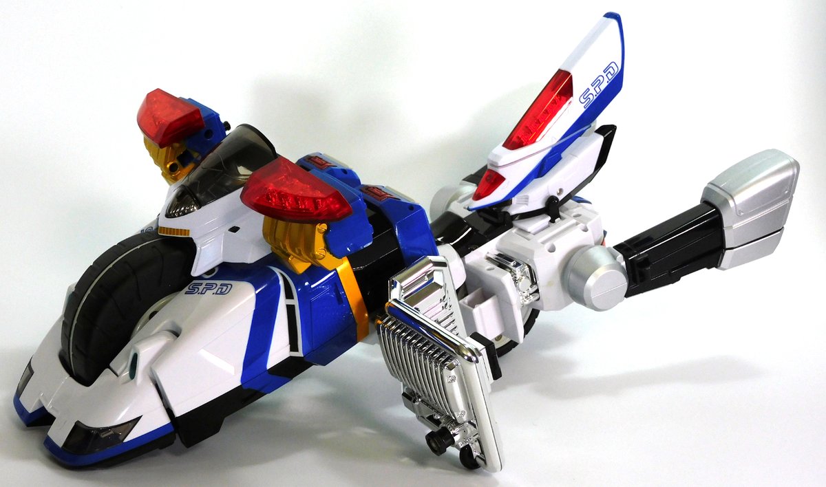 特装変形DXデカバイクロボ。「特捜戦隊デカレンジャー」の7人目