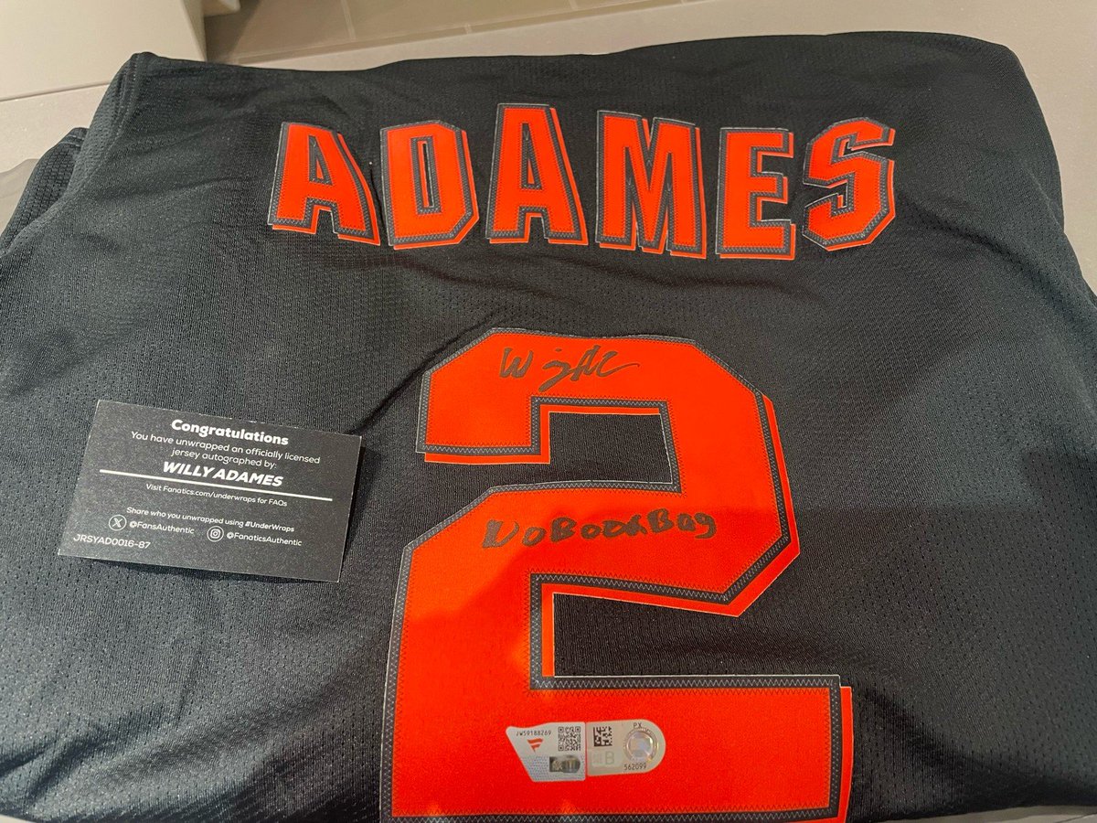 Willy Adames サインユニフォーム under wrap お客様の店内開封にて