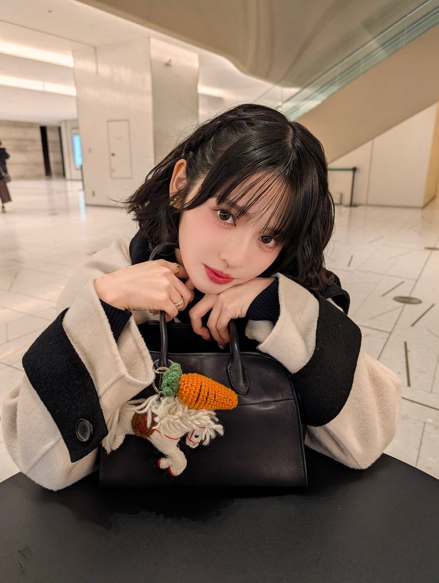 Post by 鎮西寿々歌(FRUITS ZIPPER) on X: 見つめてる