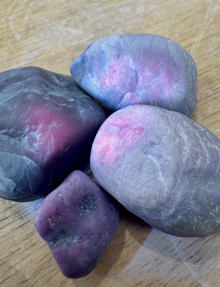 今日の糸魚川鉱物は、 店長コレクション、 『コランダム🟥ルビー』です