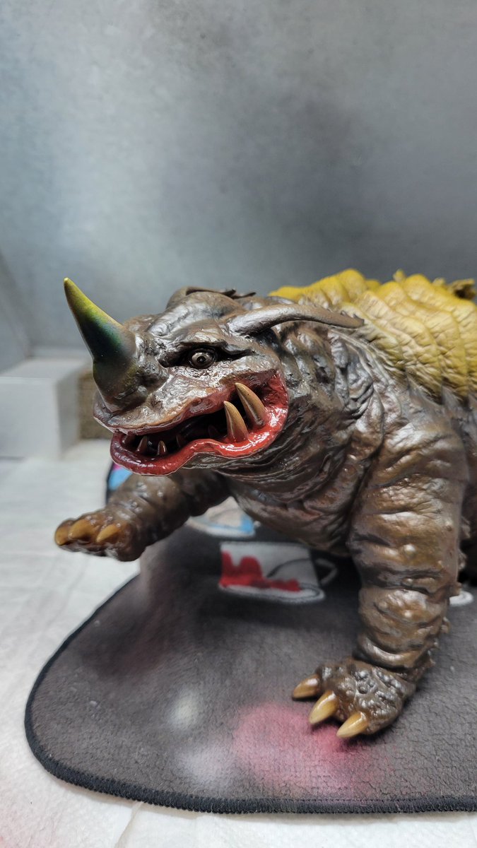 ビリケン商会新作の透明怪獣ネロンガ完成！！ むちむちボディが