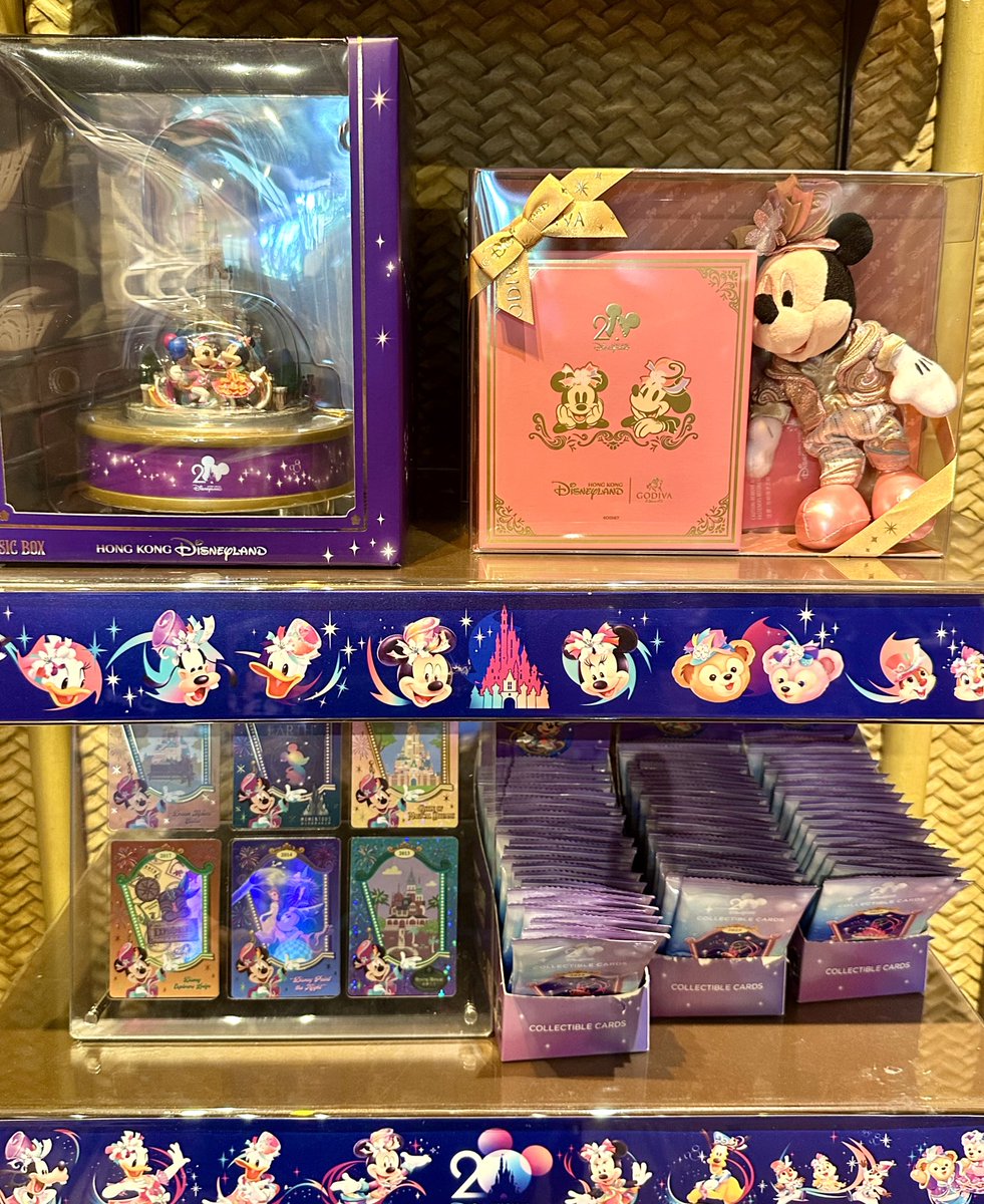今日から発売の香港ディズニー20周年グッズ🎊 お城フィギュア799HKD