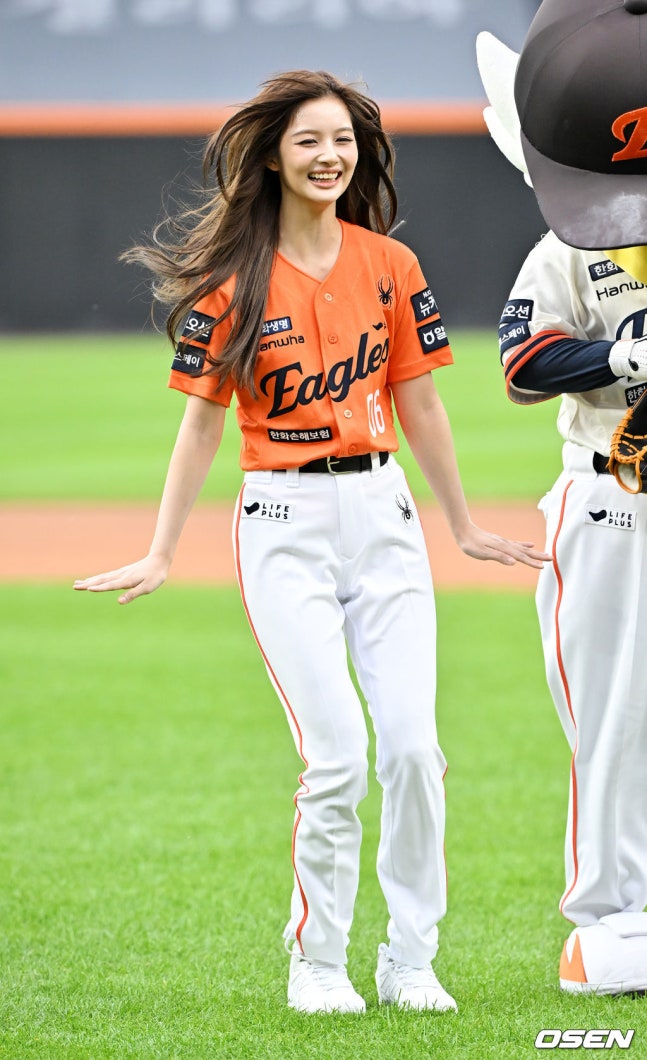 ファンコン ソリュン ユニフォーム NMIXX