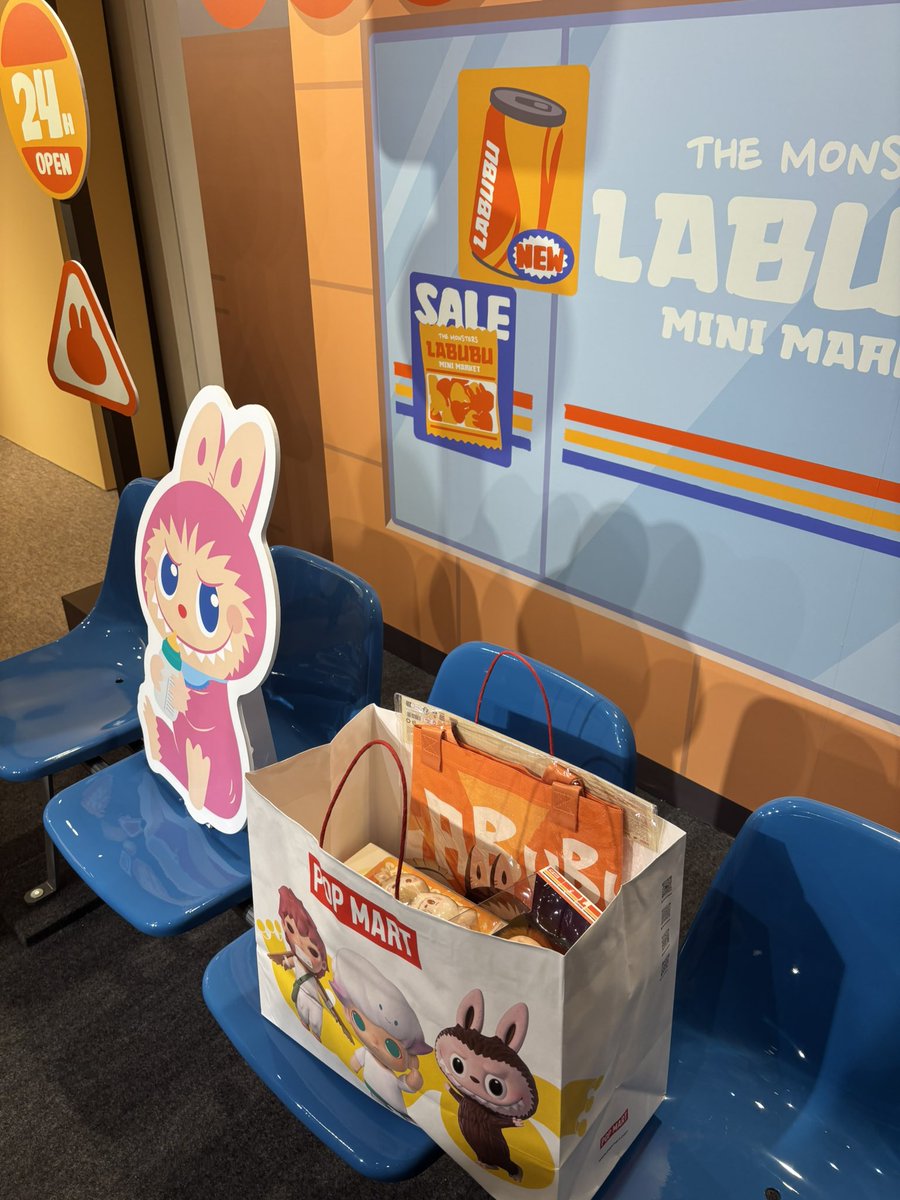 店員ラブブとシーフードボール 想像以上のかわいさ