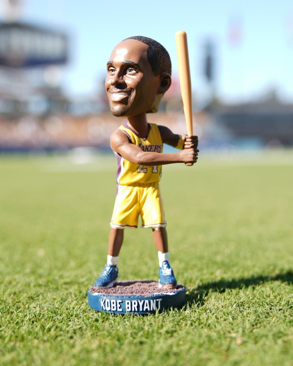 ドジャースはレイカーズのレジェンド、コービーブライアントの