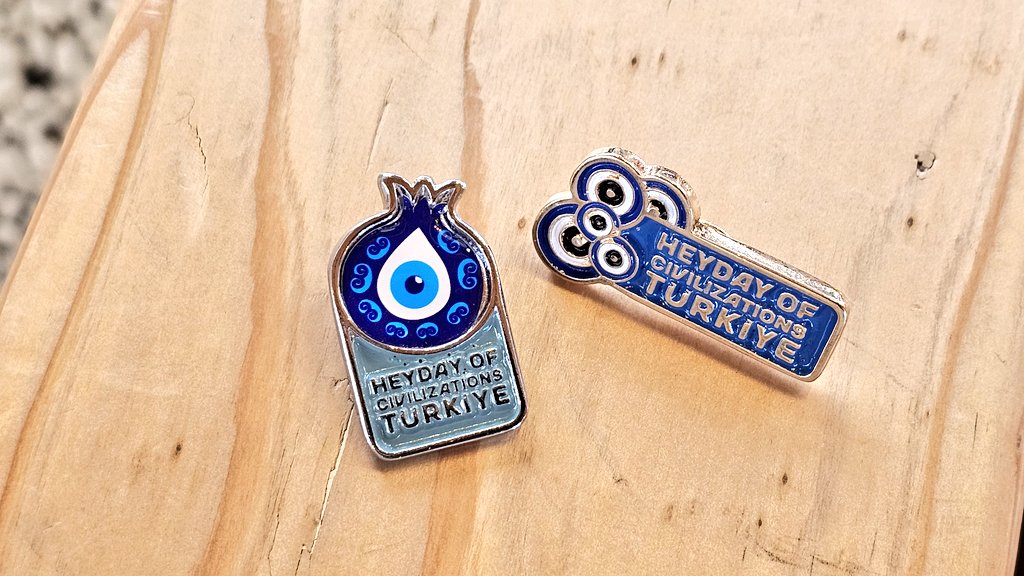 トルコパビリオンでもピンバッジが販売開始されています。あのお守り
