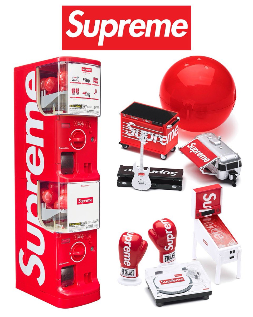 Supreme x Bandai ガシャポンマシンが店舗に設置。全6種のミニチュア
