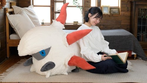 ポケモン」等身大メラルバぬいぐるみ登場 もふもふの触りごこち…価格は
