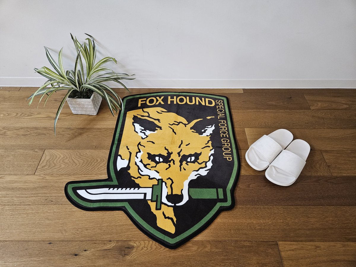 FOX、FOX HOUNDの部隊章フロアマットも全国各地のゲームセンターで10月