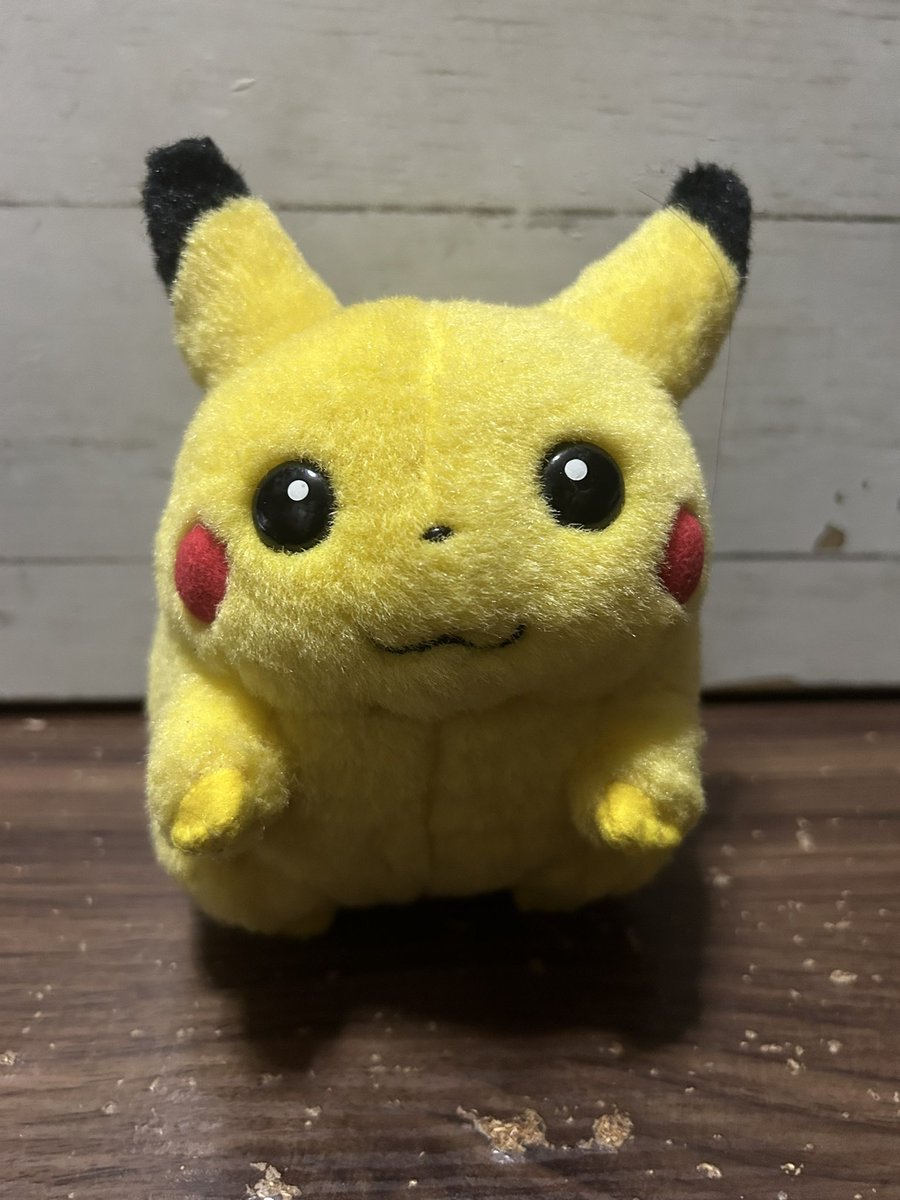 小さい頃買った丸い初期ピカチュウのミニサイズ(約15cm)ぬいぐるみが出