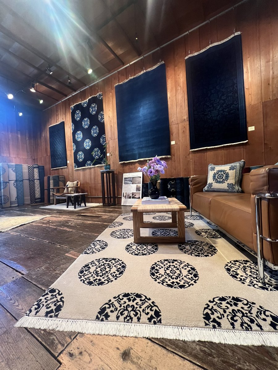 美品 MUNI ムニ絨毯 ラグ特大 クッション 特大 MUNI CARPETS 高級