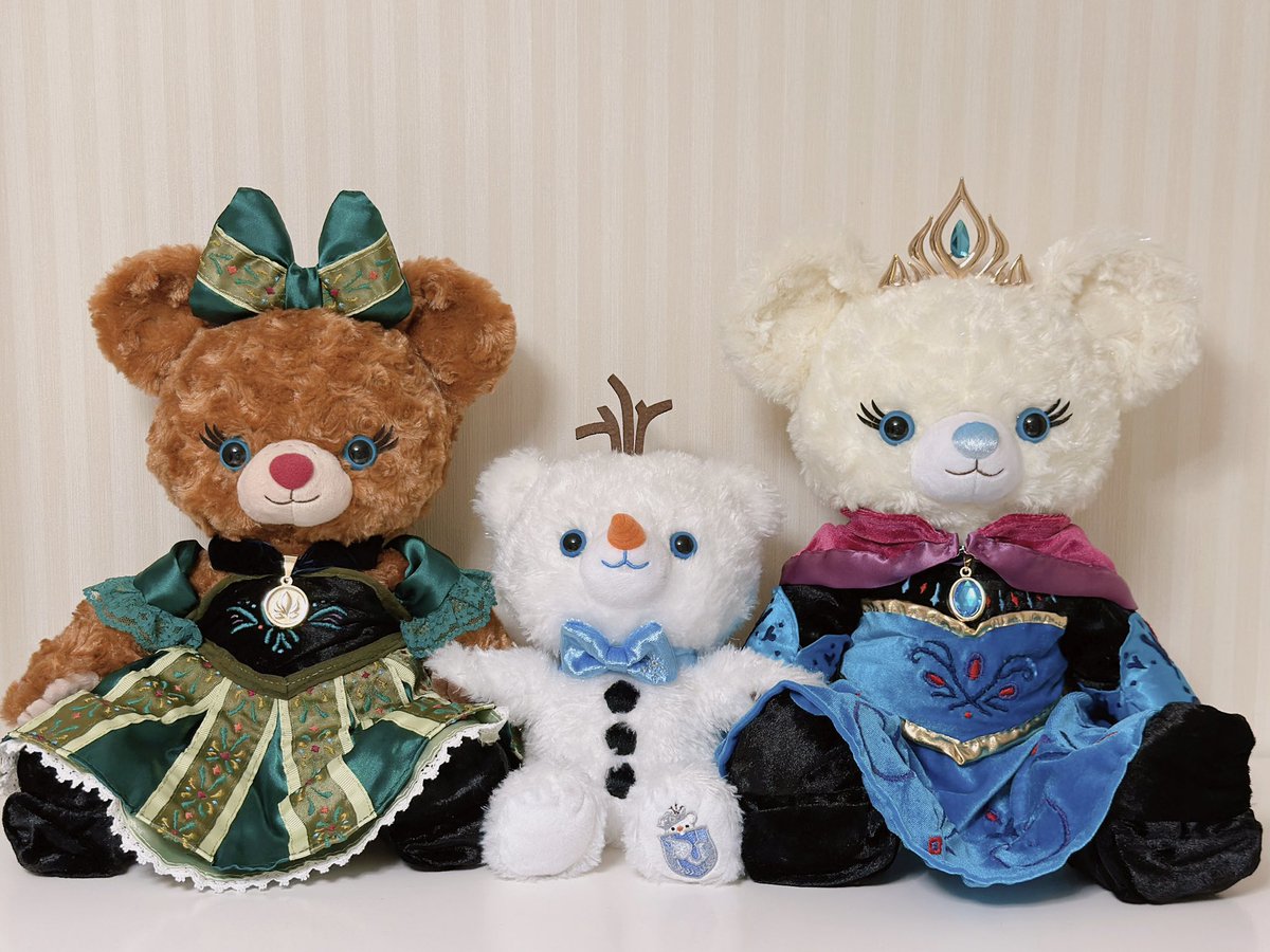 4ヶ月かけて作ったアナとエルサの戴冠式ドレスついに完成