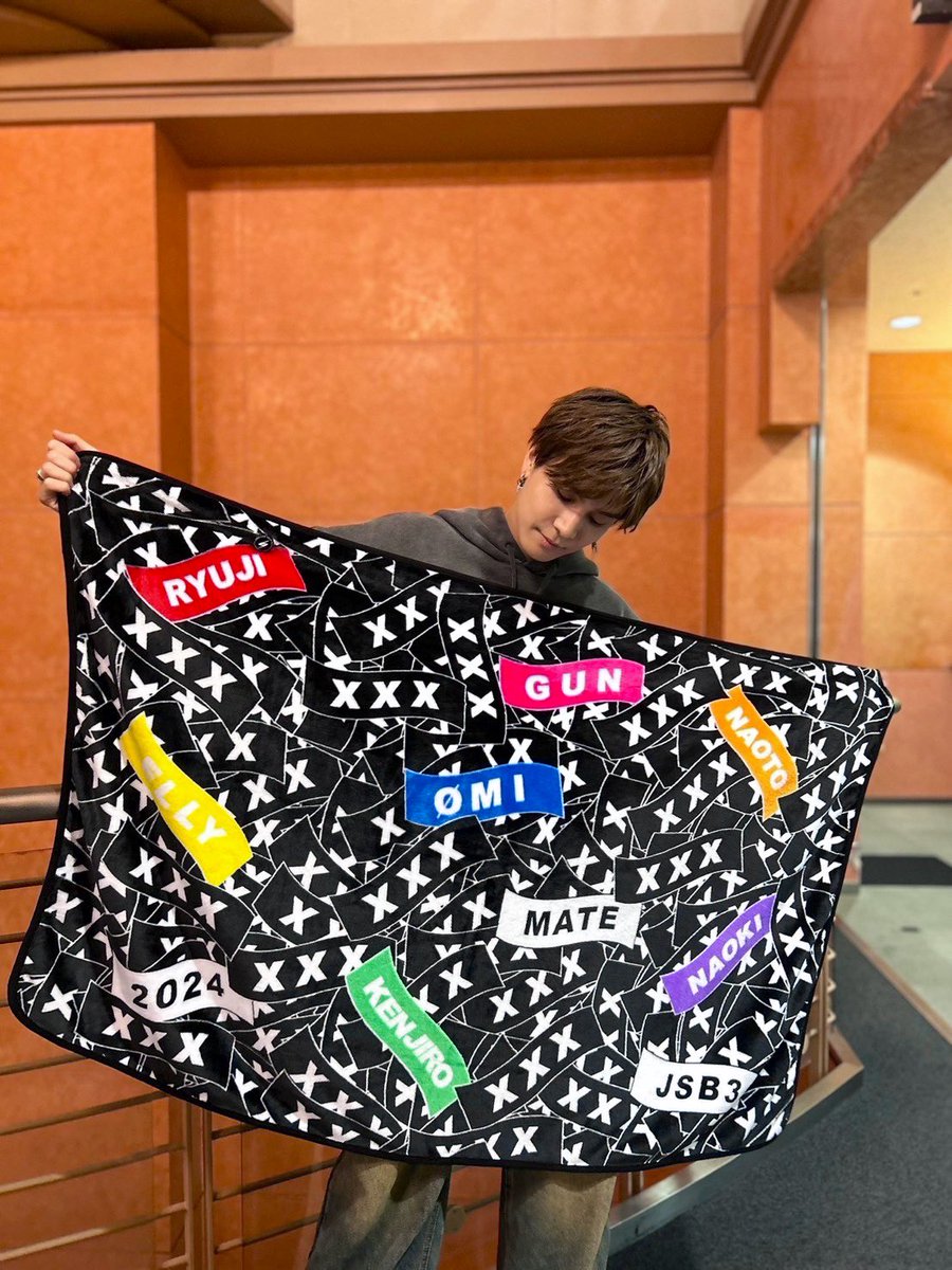 秋冬ツアーなんで ブランケットをプロデュースしました しかもGOD