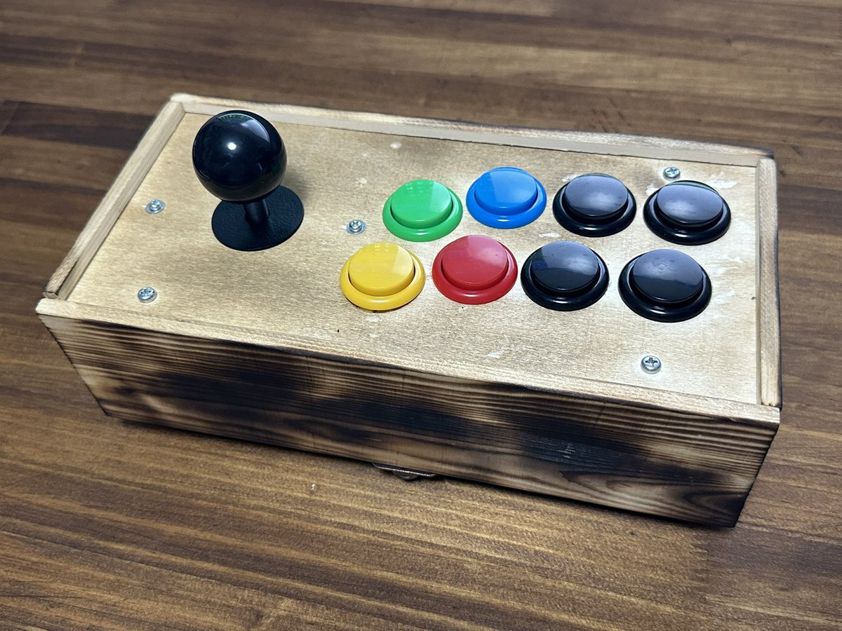 先日ご紹介した木製アケコンが無事完売致しました🙇 まことに