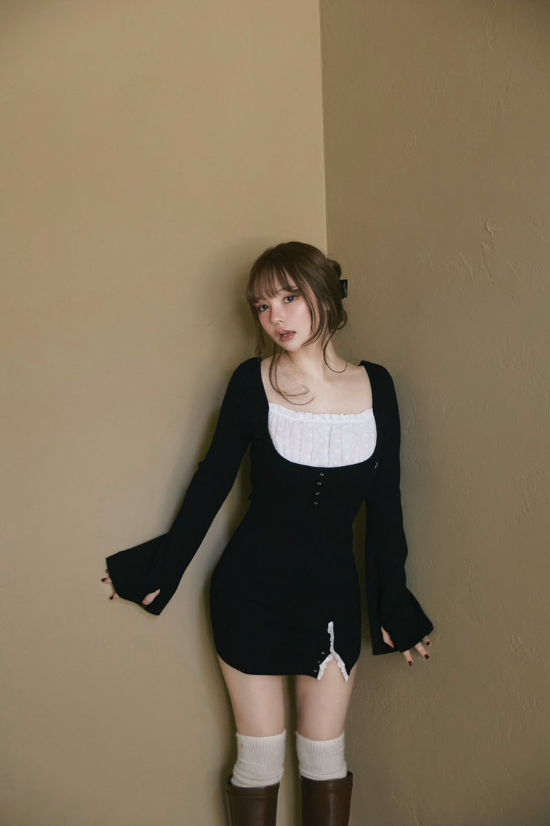 Poppy lace mini dress color beige/black ¥15400-tax in 程よい厚みの