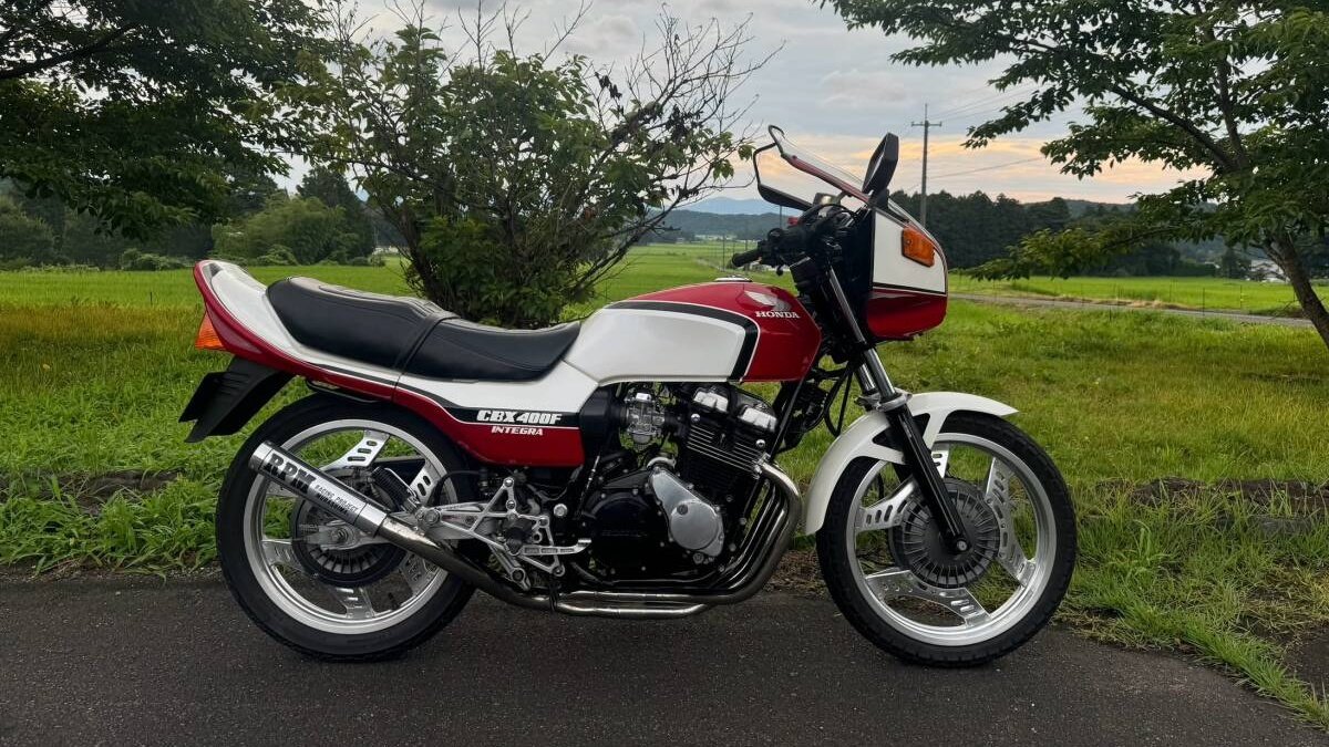 ムッチのバイクは #CBX400F にハーフカウルを装着した追加車種CBX400F