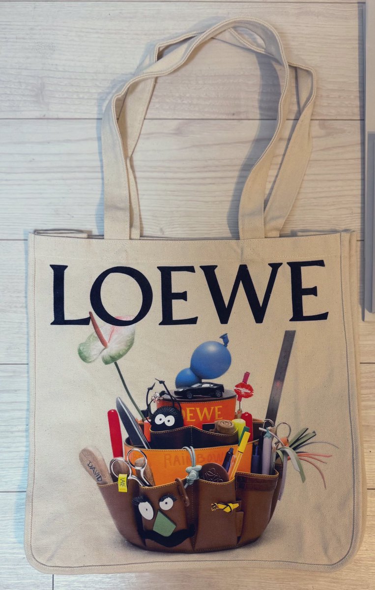ロエベ クラフテッド・ワールド展ノベルティのトートバッグはビニール