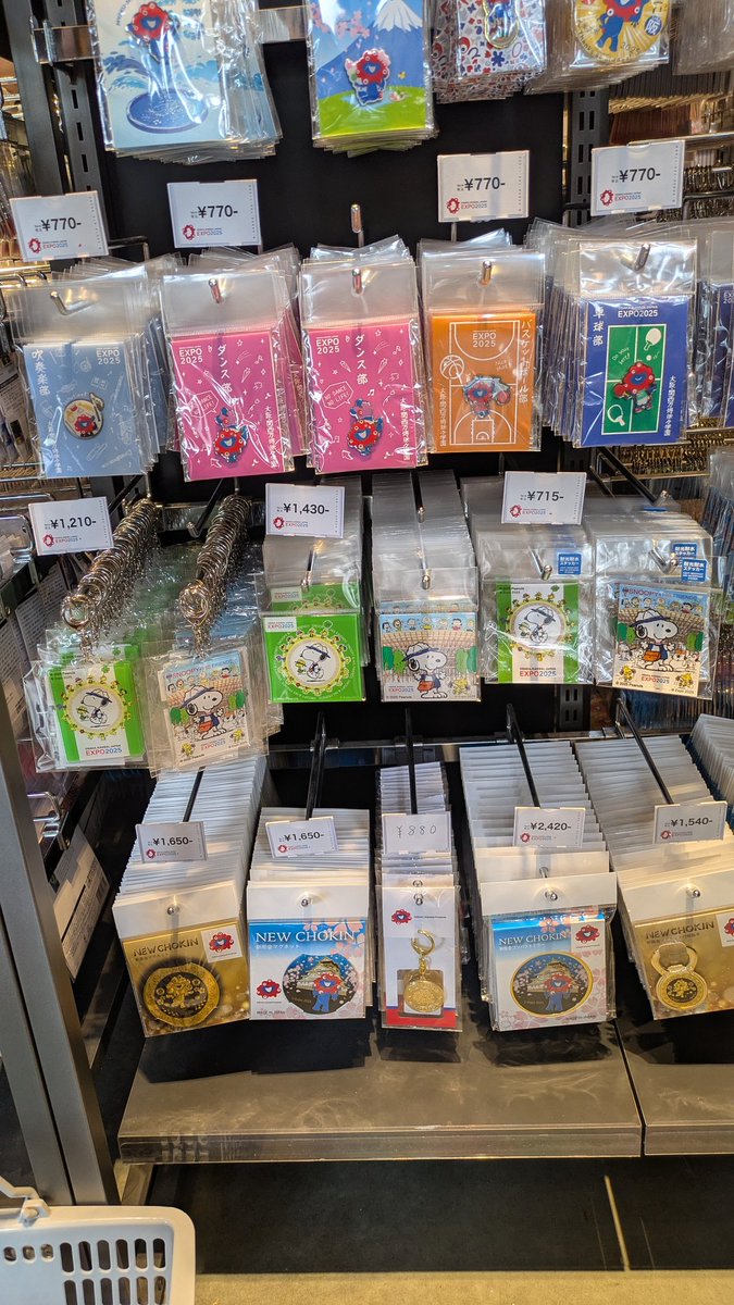 昨日、万博のスヌーピー（PEANUTS）グッズ買ってきました！ あったのは