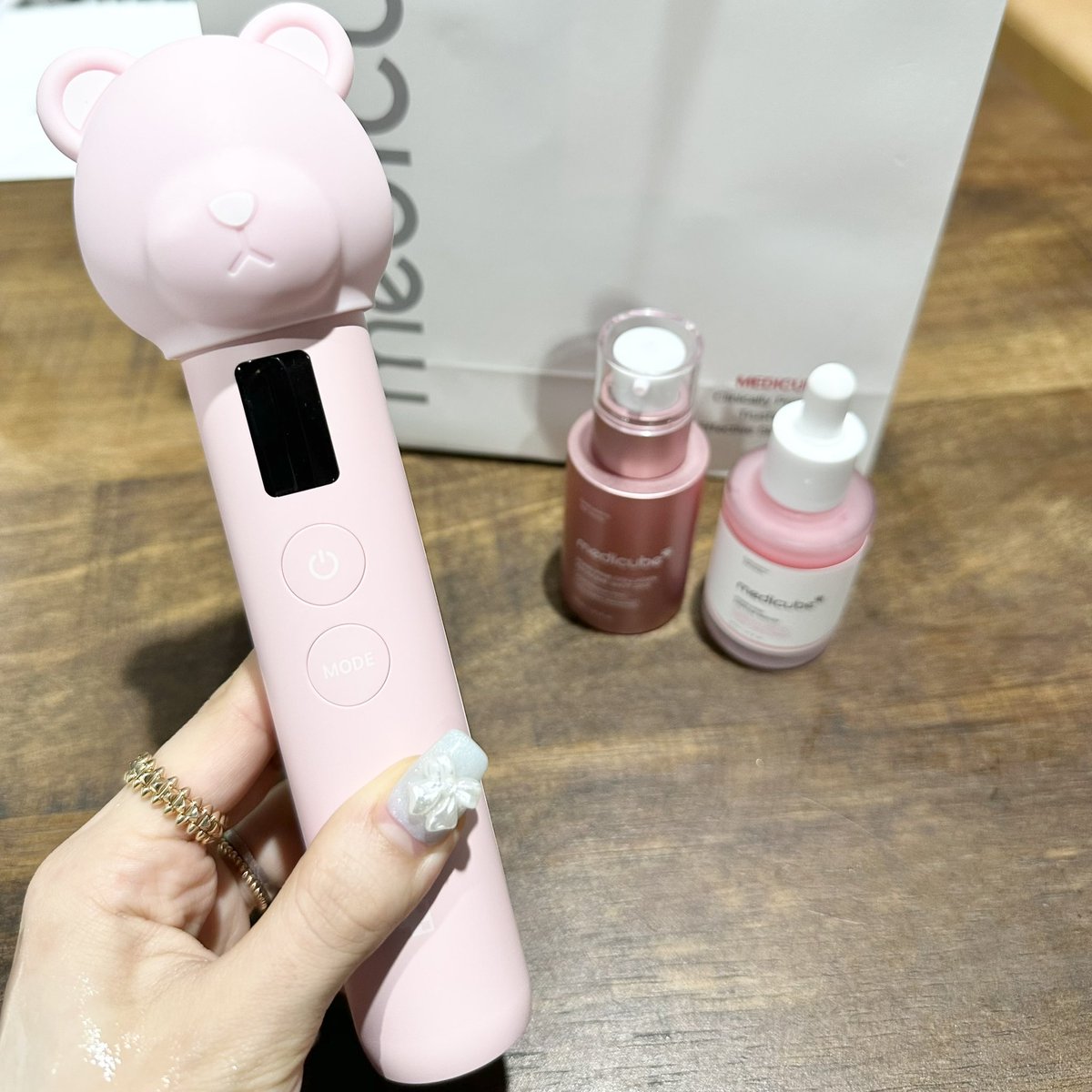 今話題のメディキューブ、PDRN美容液にエクソソームショット、美顔器も