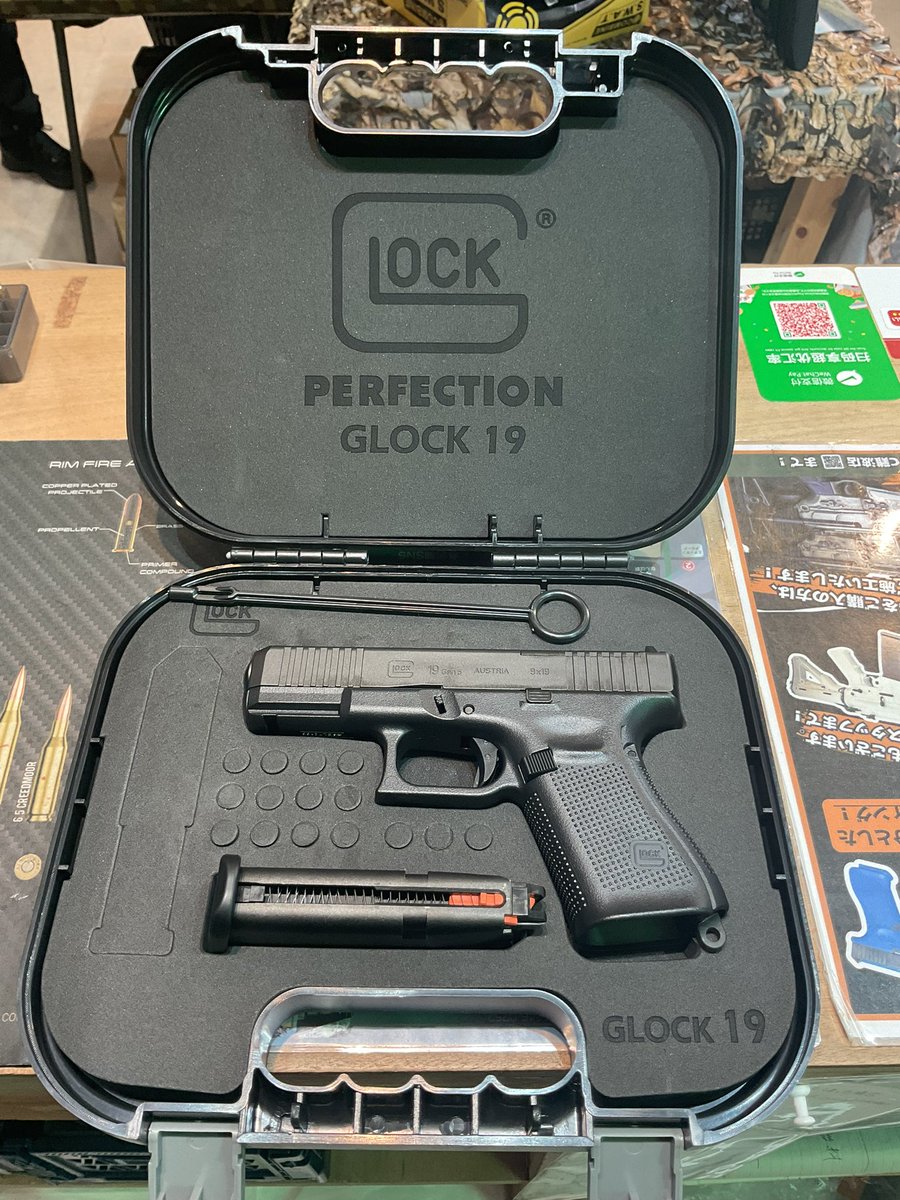 東京マルイGLOCK 19 cガスガン ハードケース付き 東京マルイGLOCK 19 c