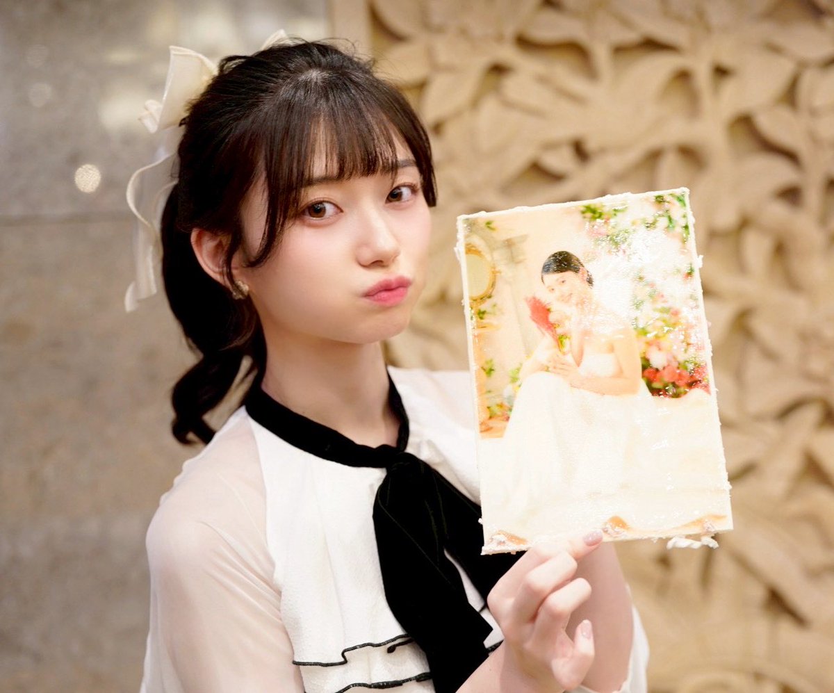 おはよう☀️ 今日は午後からお仕事っ！ チェキサインら名札作りもし